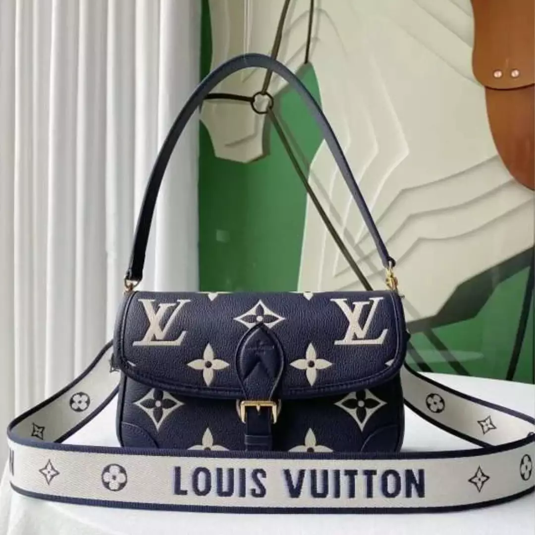 Louis Vuitton LV Diane Handbags Embossed Pattern 23x16x8.5cm