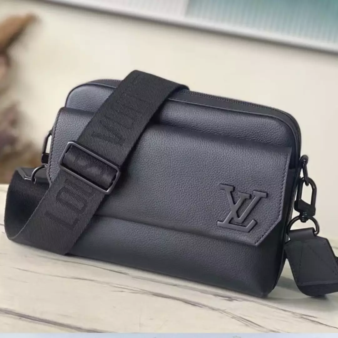 Louis Vuitton LV Fastline Men’s Handbag Black 23.5x18x7cm
