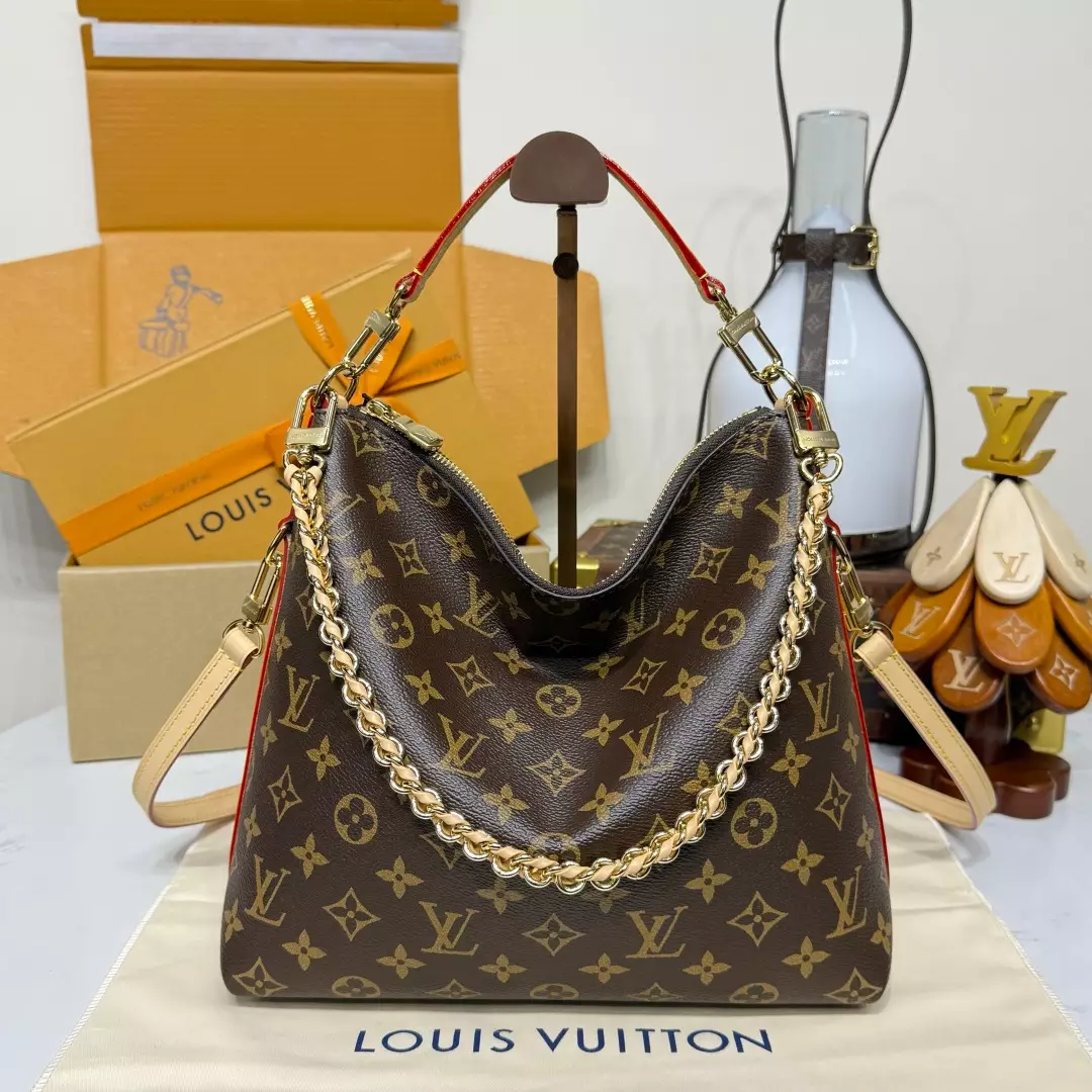 Louis Vuitton Multipass handbag in Monogram canvas