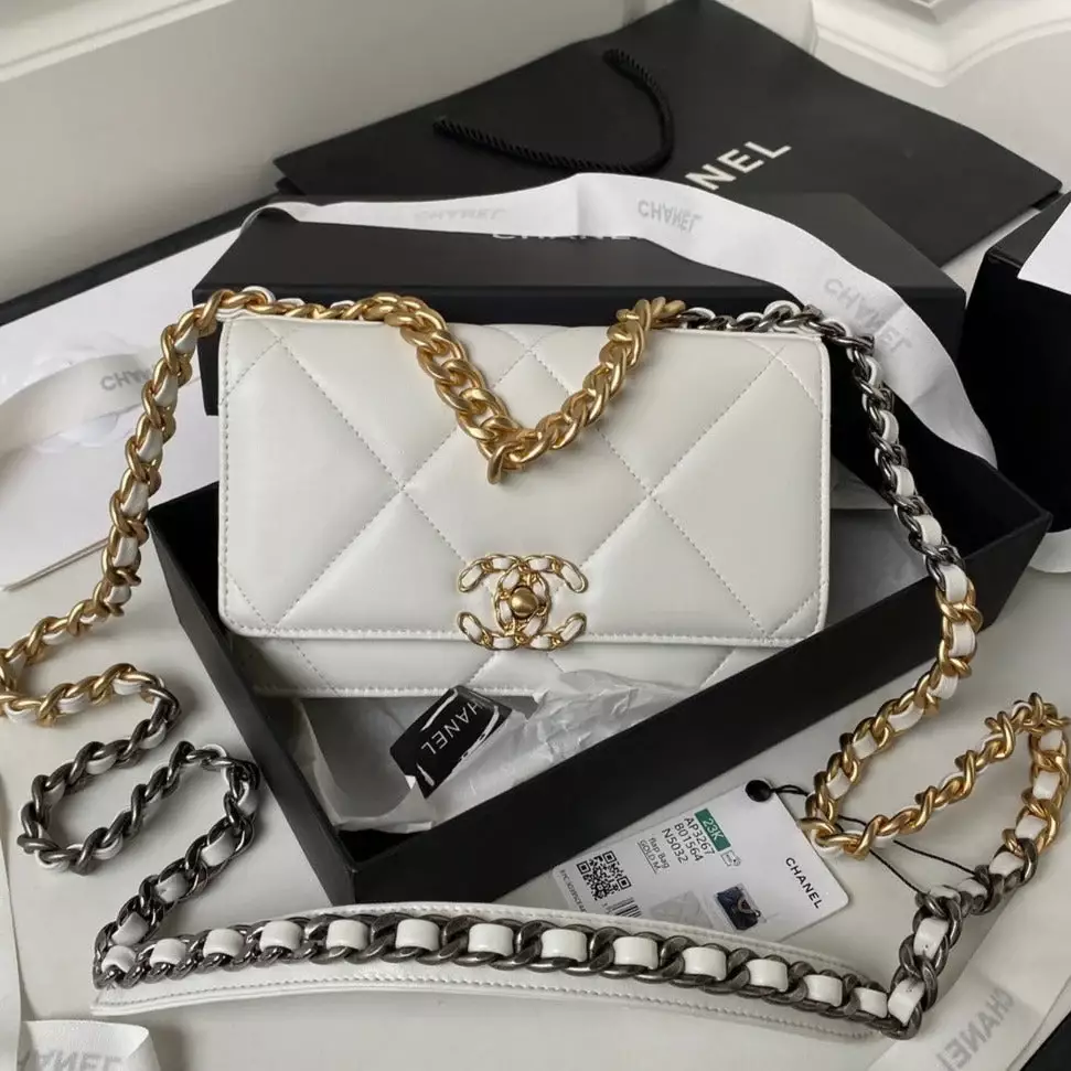 CHANEL 19 WOC 19CM WHITE LAMBSKIN GOLD