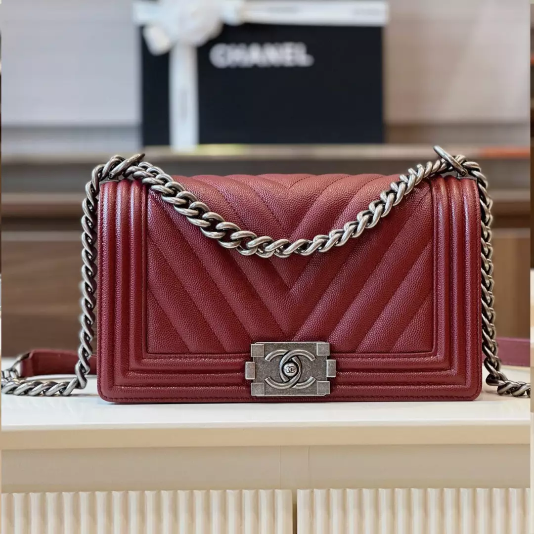 Chanel Boy Medium Handbag Woman’s V-Pattern Red Leather 25cm
