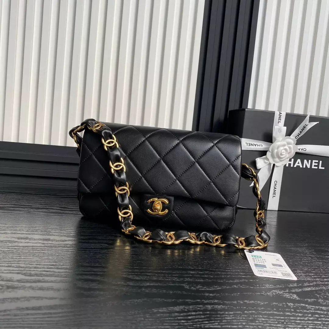 CHANEL MEDIUM FLAP BAG 26 IN BLACK CALFSKIN GOLD DOUBLE C THICK CHAIN