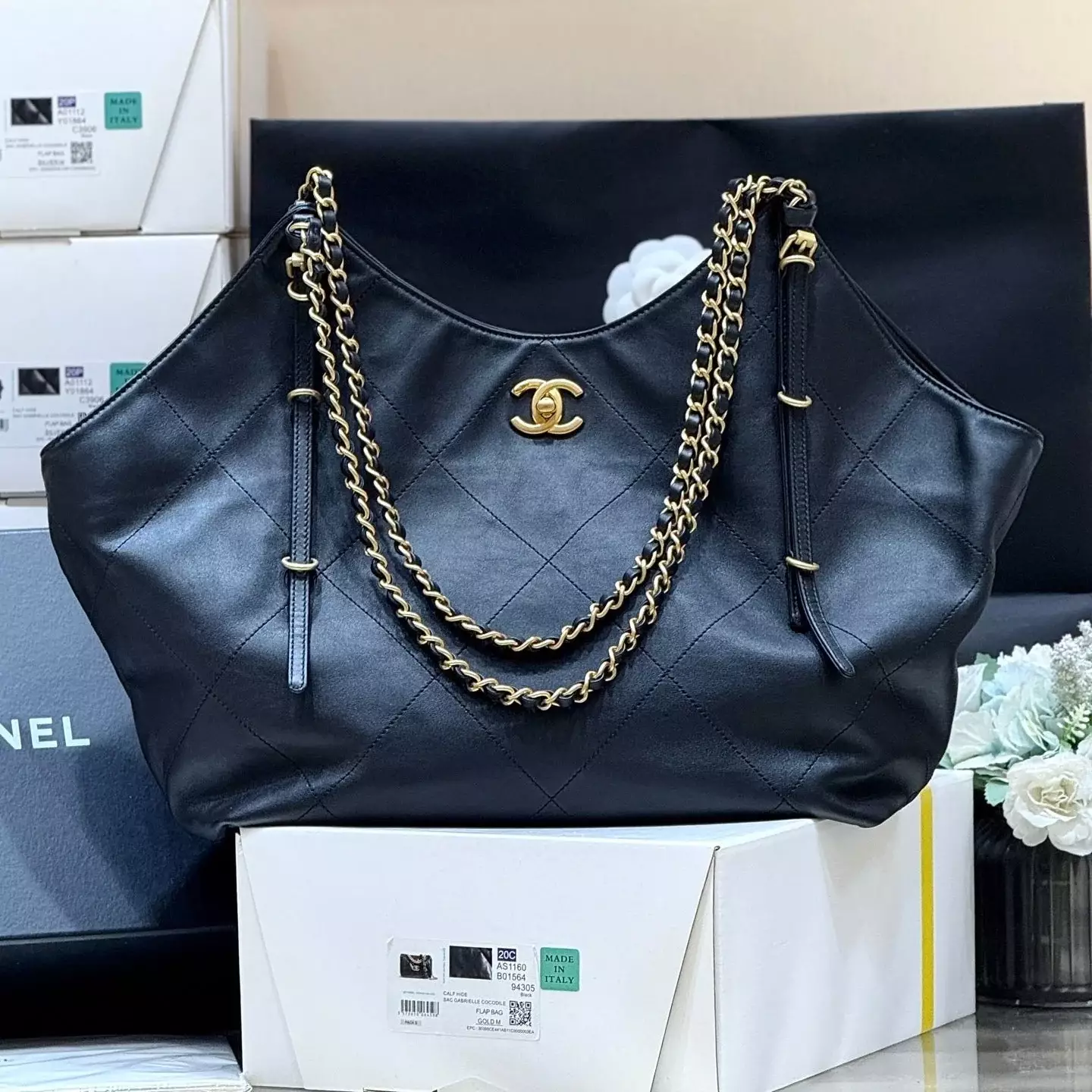 CHANEL MEDIUM MAXI SHOPPING BAG 47 IN BLACK CALFSKIN GOLD-TONE METAL