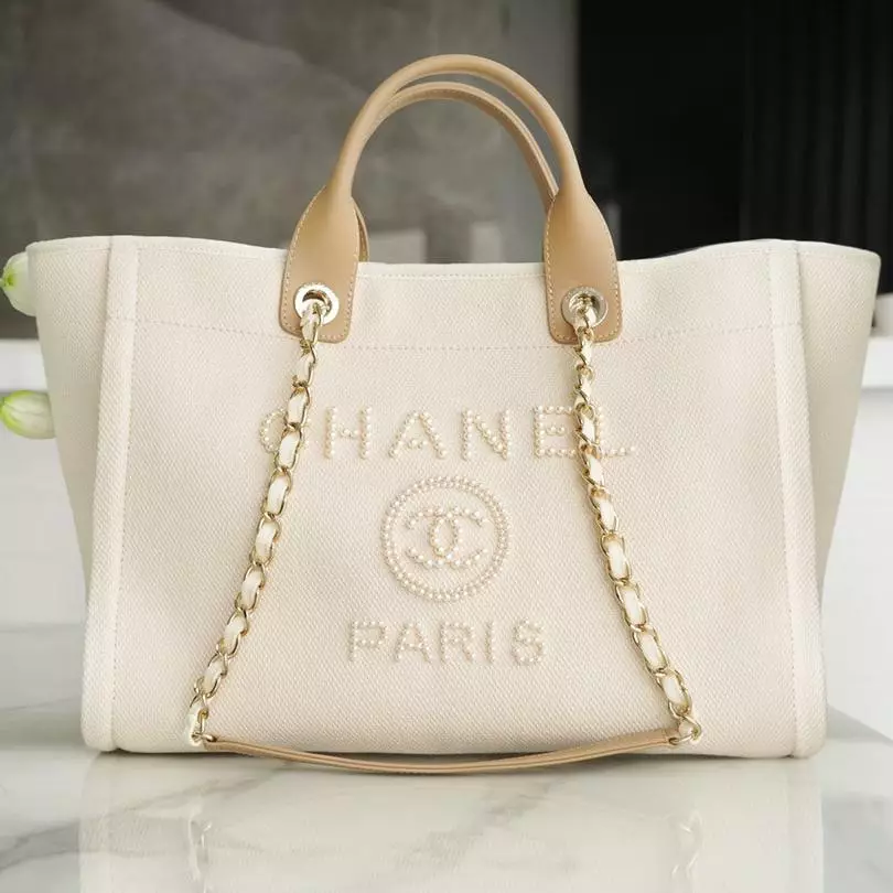 CHANEL TOTE BAG 39 ATTACHED PEARL LOGO IN BEIGE CANVAS GOLD HARDWARE