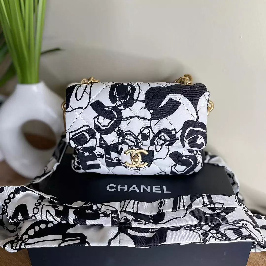 New CHANEL COCO BEACH 2025 White