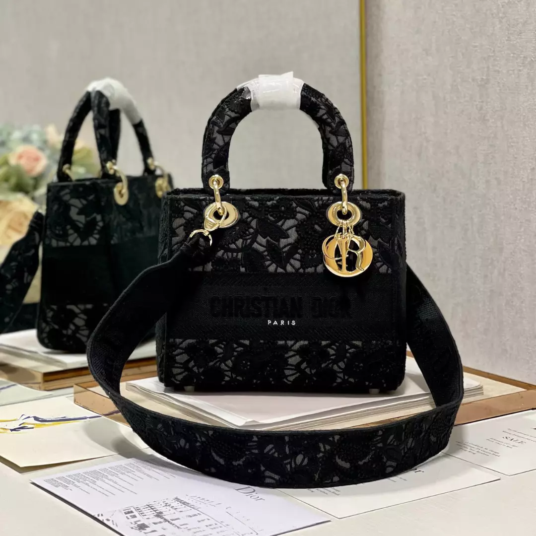 Túi Xách Dior Lady Họa Tiết Ren Hoa Nữ Màu Đen Rep 11 Cao Cấp 24cm